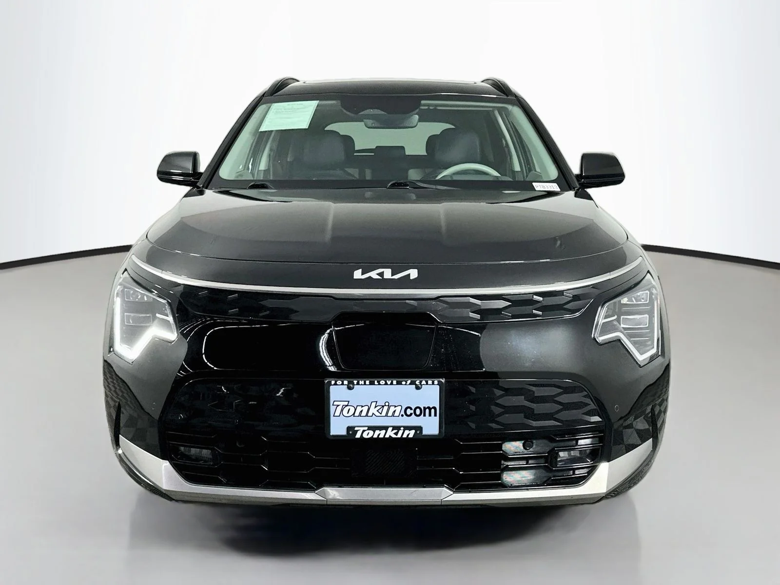 Used 2024 Aurora Black Kia Wave image 2