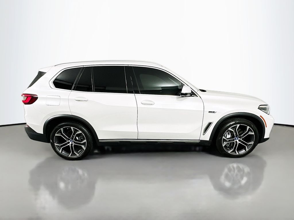 Used 2022 Mineral White Metallic BMW xDrive45e image 4