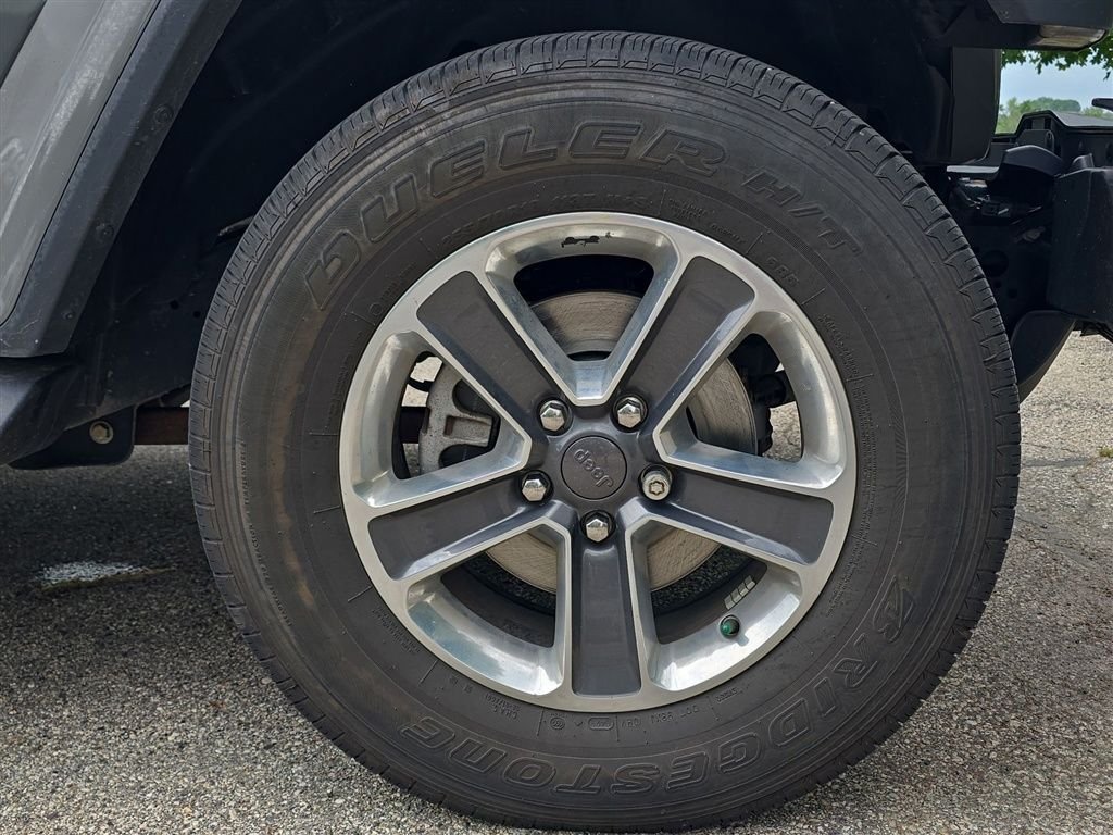Certified Used 2018 Gray Jeep Unlimited Sahara image 11