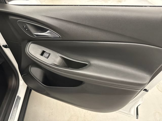 Used 2023 SUMMIT WHITE Buick Preferred image 30