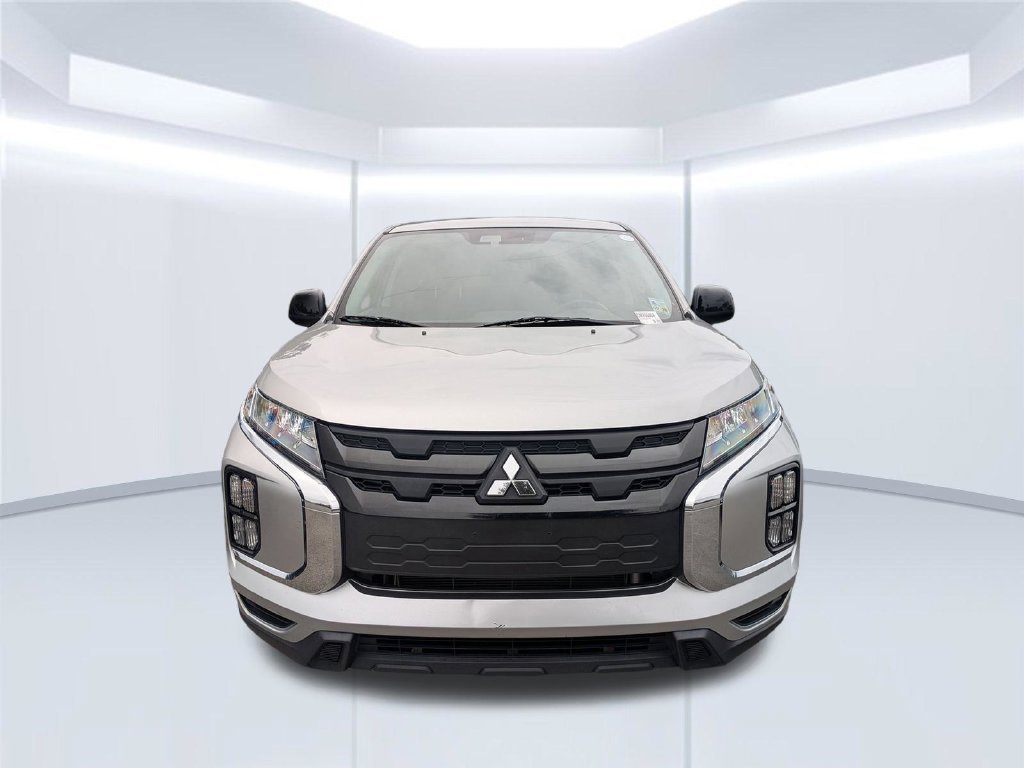 Used 2023 Silver Mitsubishi 2.0 ES image 5