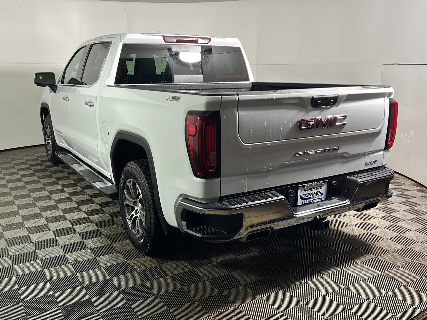Used 2022 Summit White GMC SLT image 9