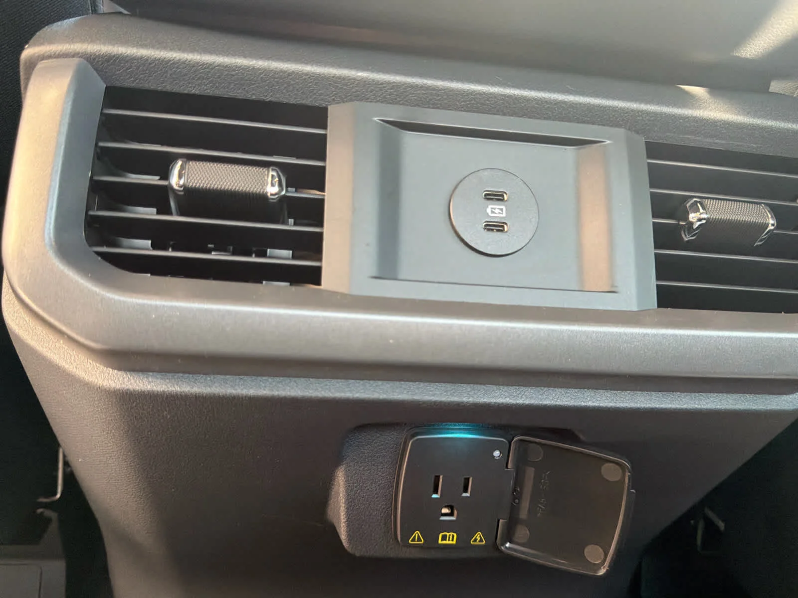 New 2026 Oxford White Ford XLT image 12