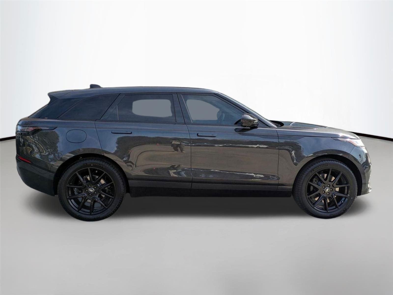 Used 2026 Carpathian Grey Premium Metallic Land Rover Dynamic SE image 4
