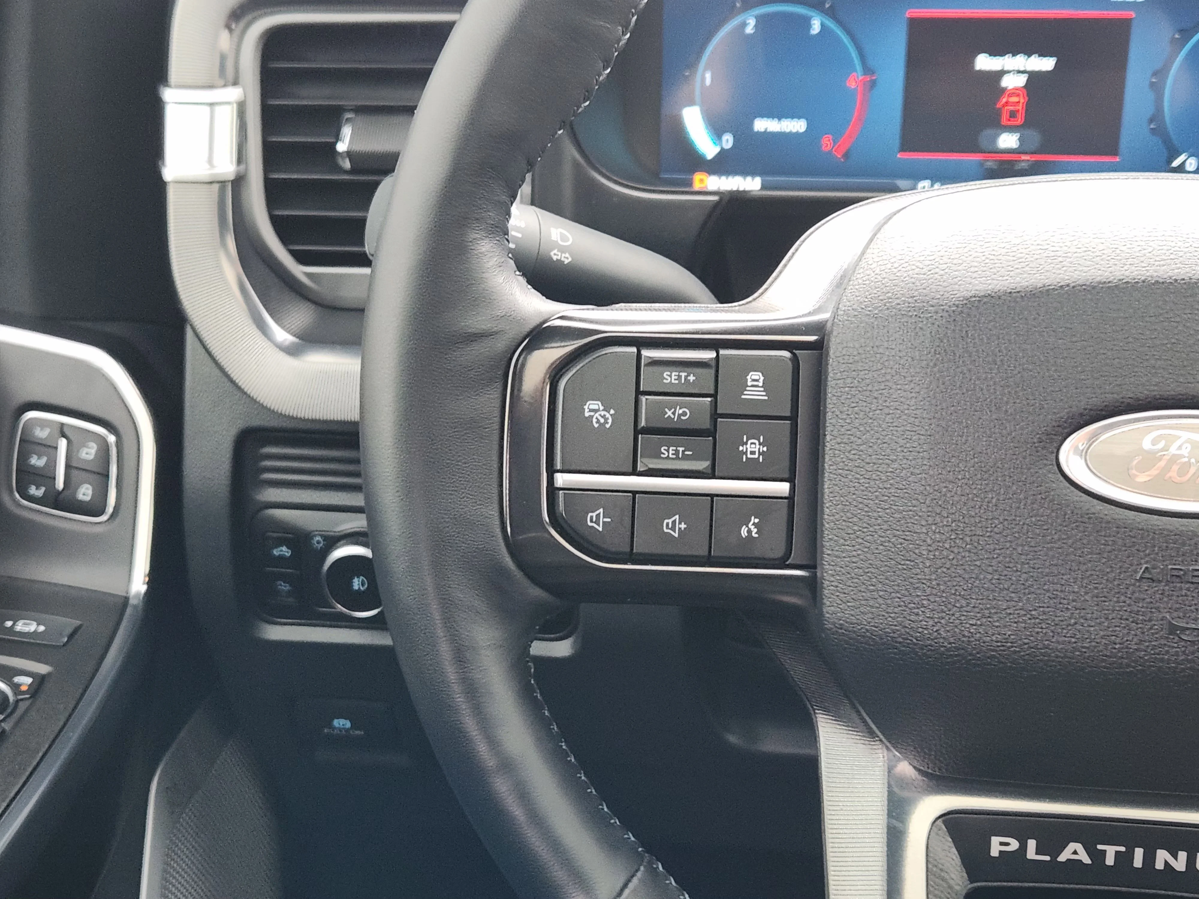 Used 2025  Ford Platinum image 29