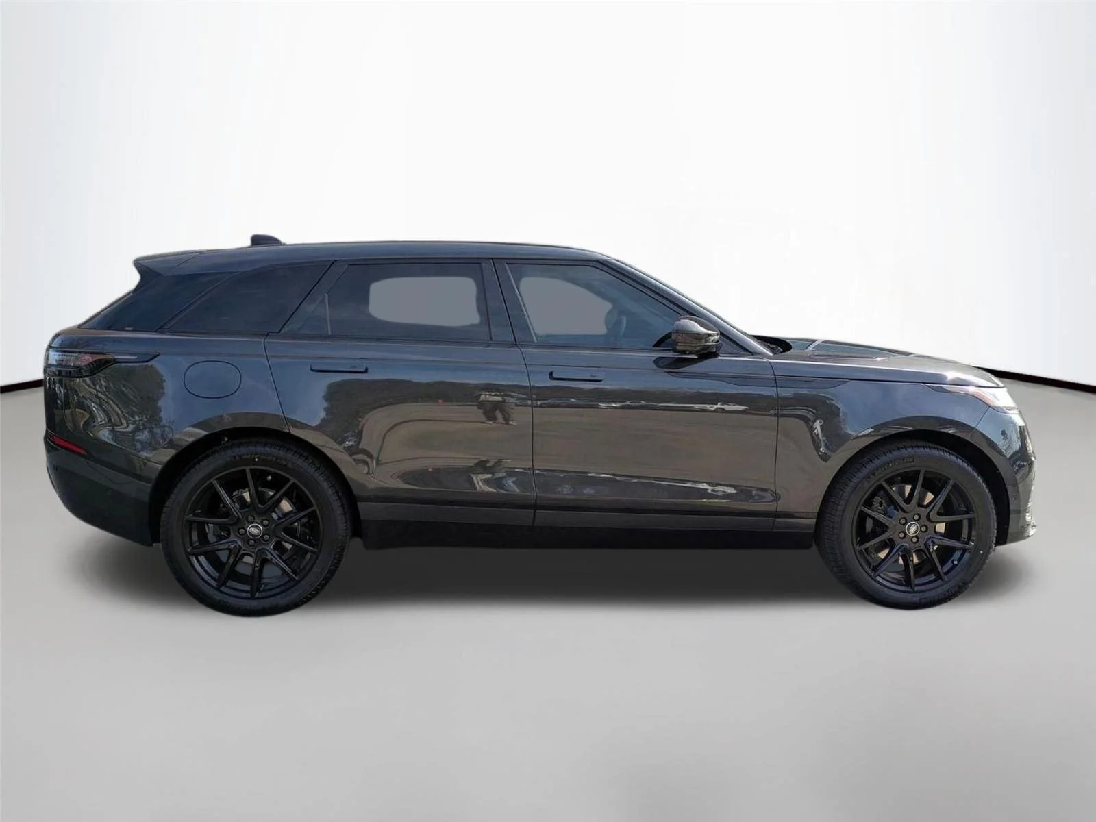 Used 2026 Carpathian Grey Premium Metallic Land Rover Dynamic SE image 4