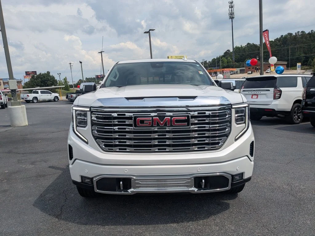 Used 2025 White Frost Tricoat GMC Denali image 2