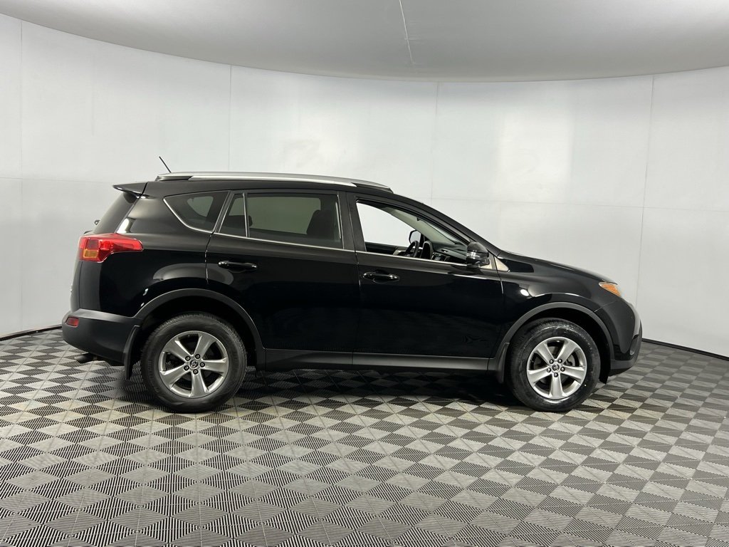 2015 Toyota RAV4 XLE photo 3