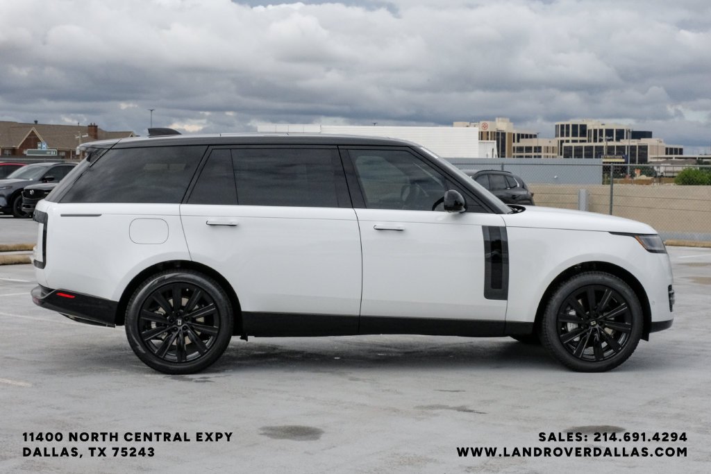 New 2027 Fuji White Land Rover SE image 5