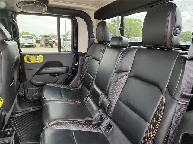 Used 2023 Black Jeep High Altitude 4x4 Crew Cab 5 ft. box image 9