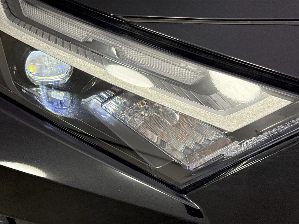 Used 2025  Toyota XLE image 37