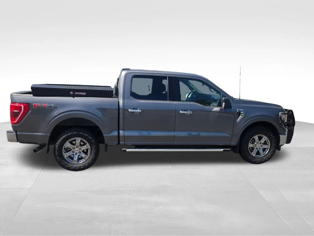 Used 2023 Gray Ford XLT image 3