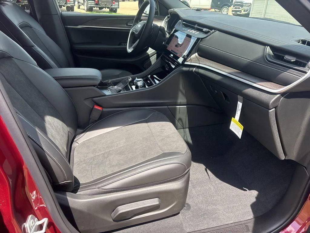 New 2026 Velvet Red Pearlcoat Jeep Laredo Altitude image 15