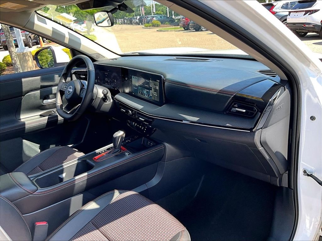 Used 2025 White Nissan SR image 14