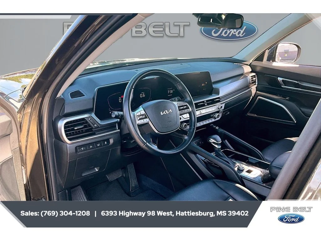 Used 2025 DARK MOSS Kia S image 11