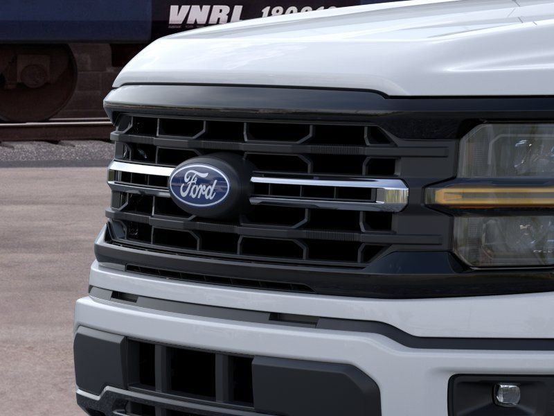 New 2026 Oxford White Ford XLT image 17