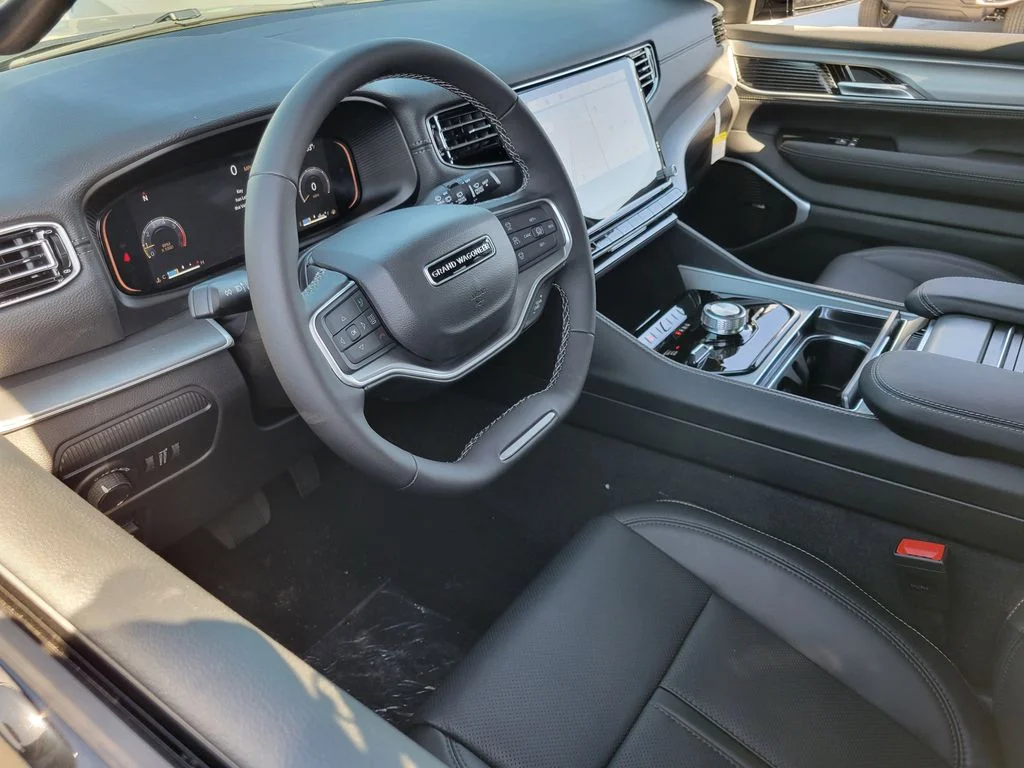 2026 Jeep Grand Wagoneer photo 2