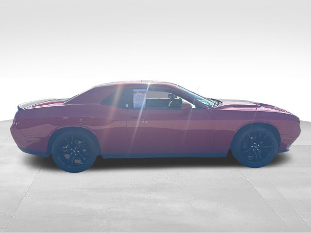 Used 2018 Red Dodge SXT image 6