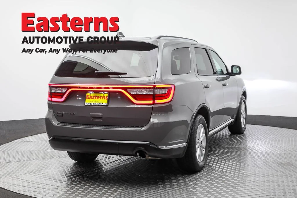 Used 2023 Gray Dodge SXT image 5
