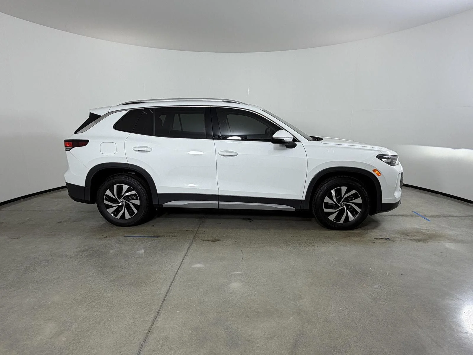 New 2026 Pure White Volkswagen S image 4