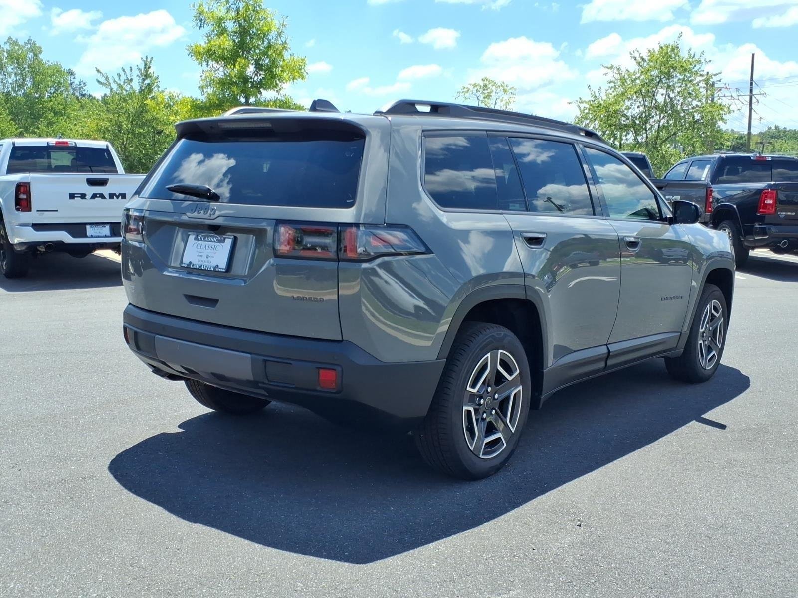 New 2026 Sting-Gray Clearcoat Jeep Laredo image 2