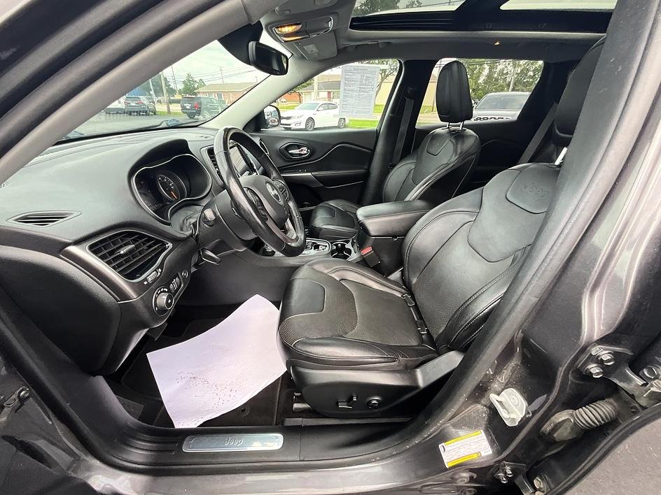 Used 2019 Gray Jeep Limited image 15