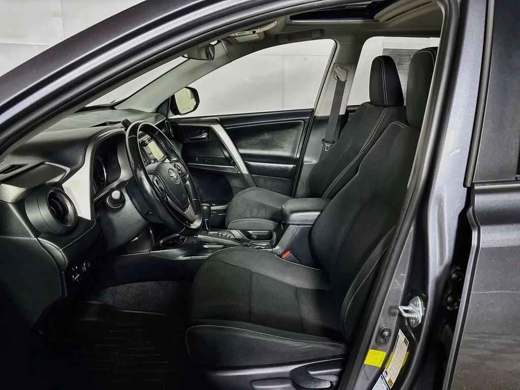 Used 2017 Gray Toyota XLE image 11