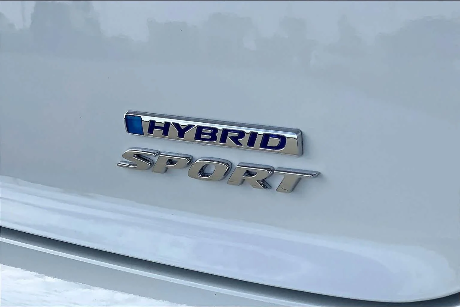Certified Used 2025 Platinum White Pearl Honda HYBRID SPORT image 15