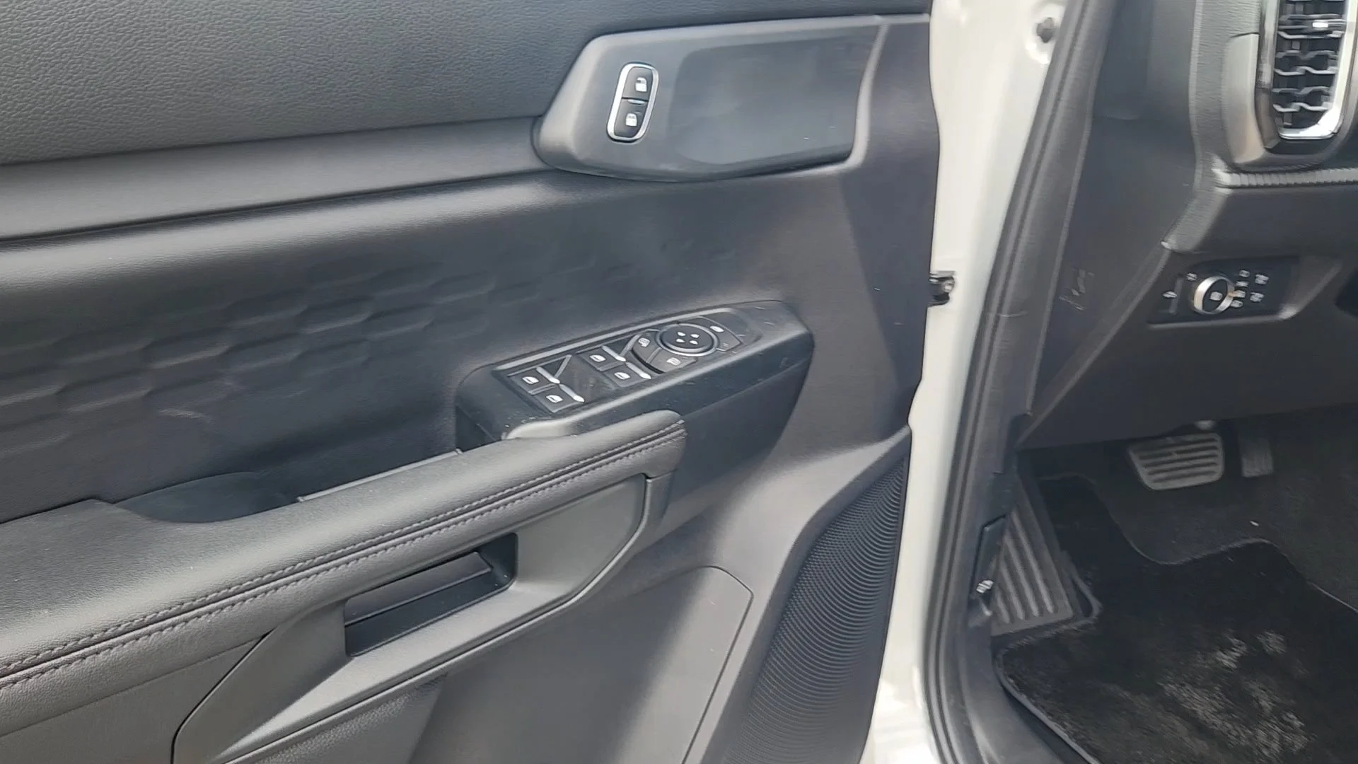 New 2026 Avalanche Ford XLT image 30