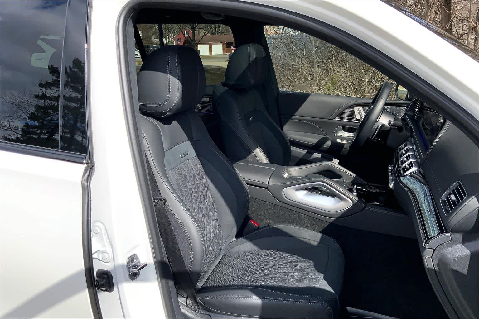 Used 2025 MANUFAKTUR Moonlight White Metallic Mercedes-Benz AMG® GLS 63 image 8