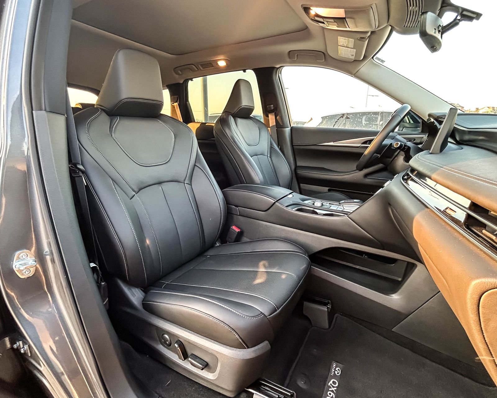 Certified Used 2024 Gray INFINITI LUXE image 15