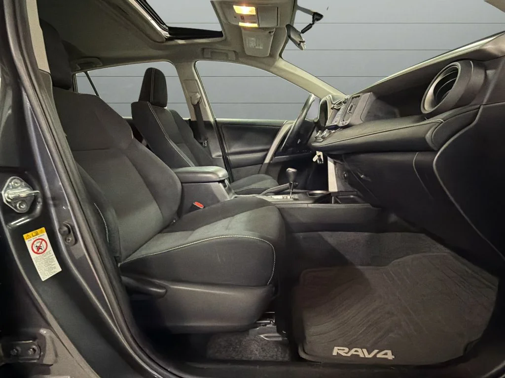 Used 2016 Gray Toyota XLE image 15
