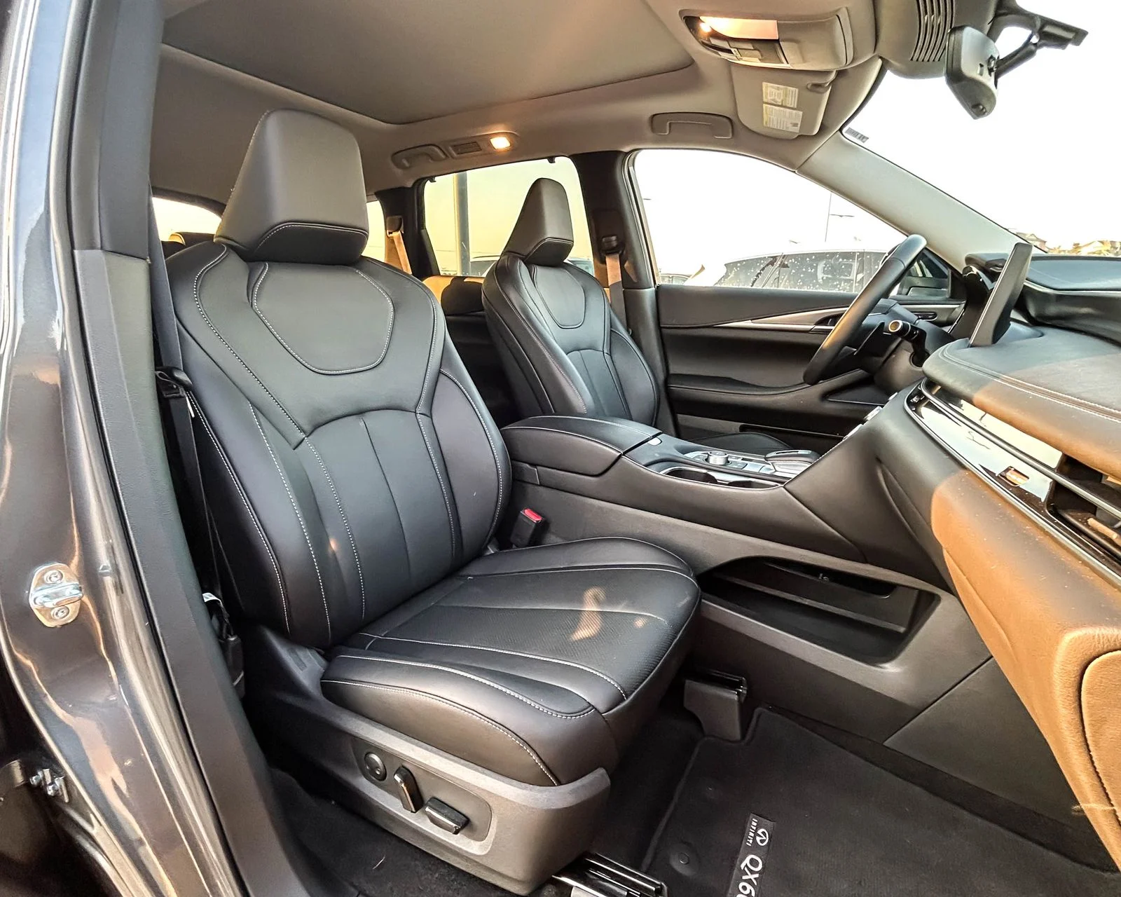 Certified Used 2024 Gray INFINITI LUXE image 15