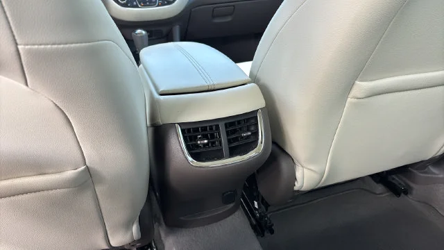 Used 2019 SUMMIT WHITE Chevrolet LT image 21