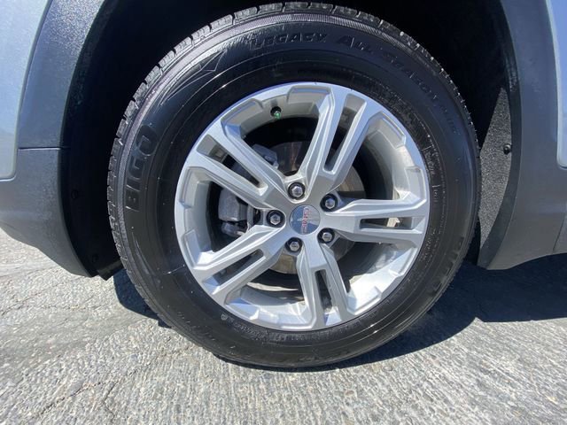 Used 2023 Sterling Metallic GMC SLE image 10