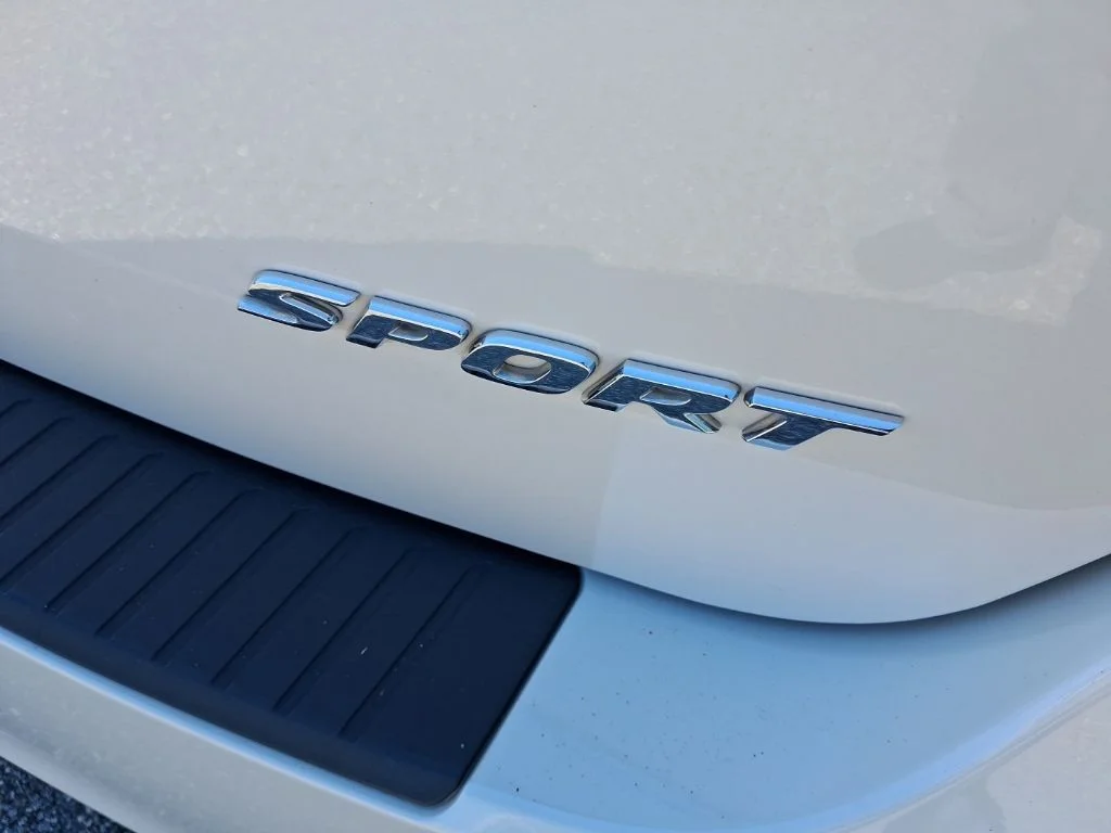 Used 2024  Honda Sport image 11