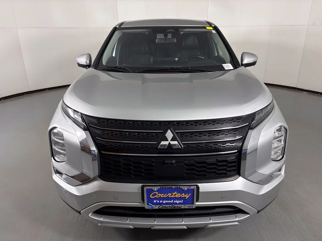Used 2024 Silver Mitsubishi  image 3