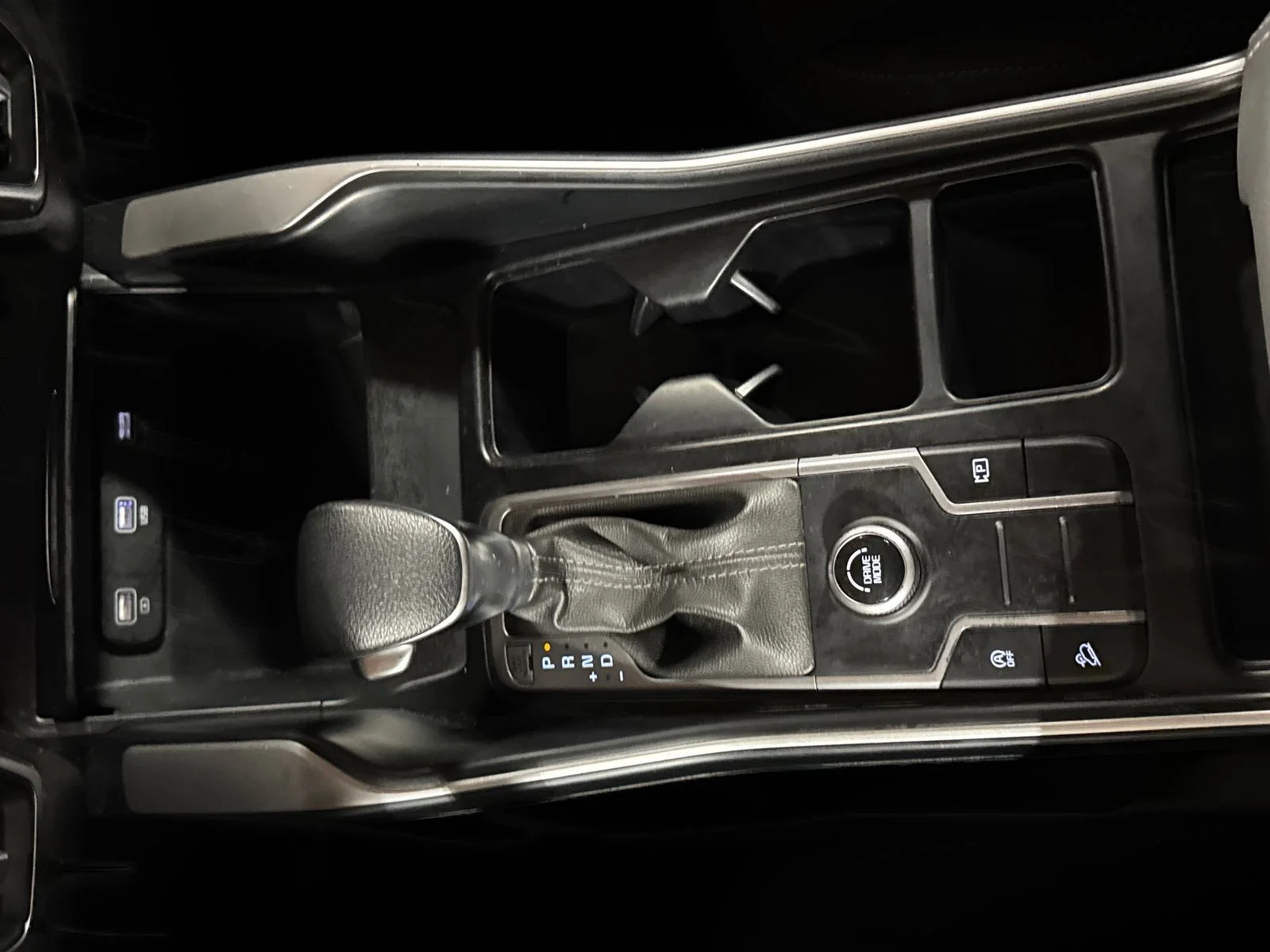 2022 Kia Sorento LX - Photo 22