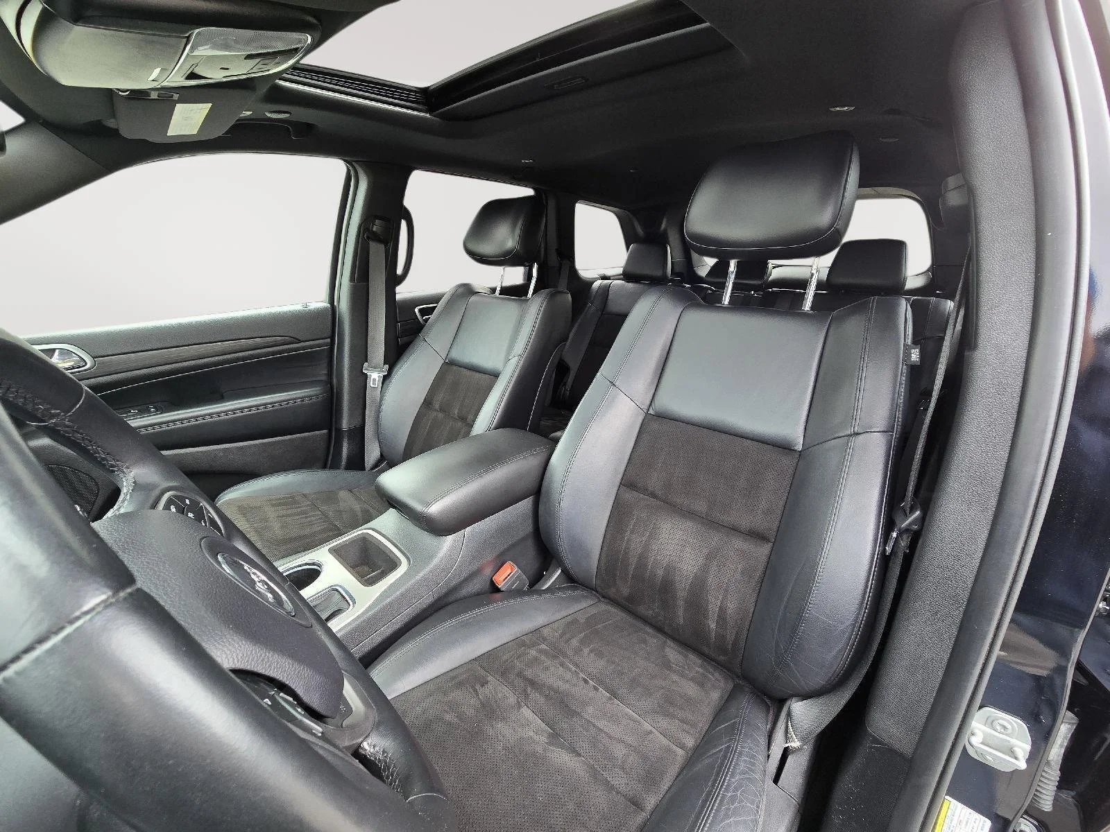 Certified Used 2019 Diamond Black Crystal Pearlcoat Jeep Altitude image 16