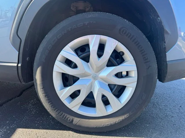 Used 2022  Toyota L image 11