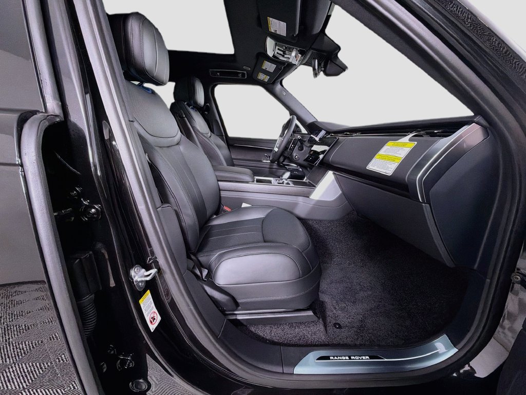 New 2027 Santorini Black Land Rover SE image 31