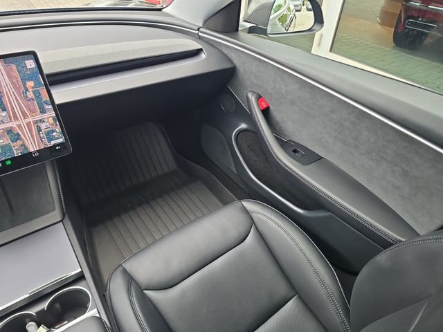 2025 Tesla Model 3 Long Range - Photo 14
