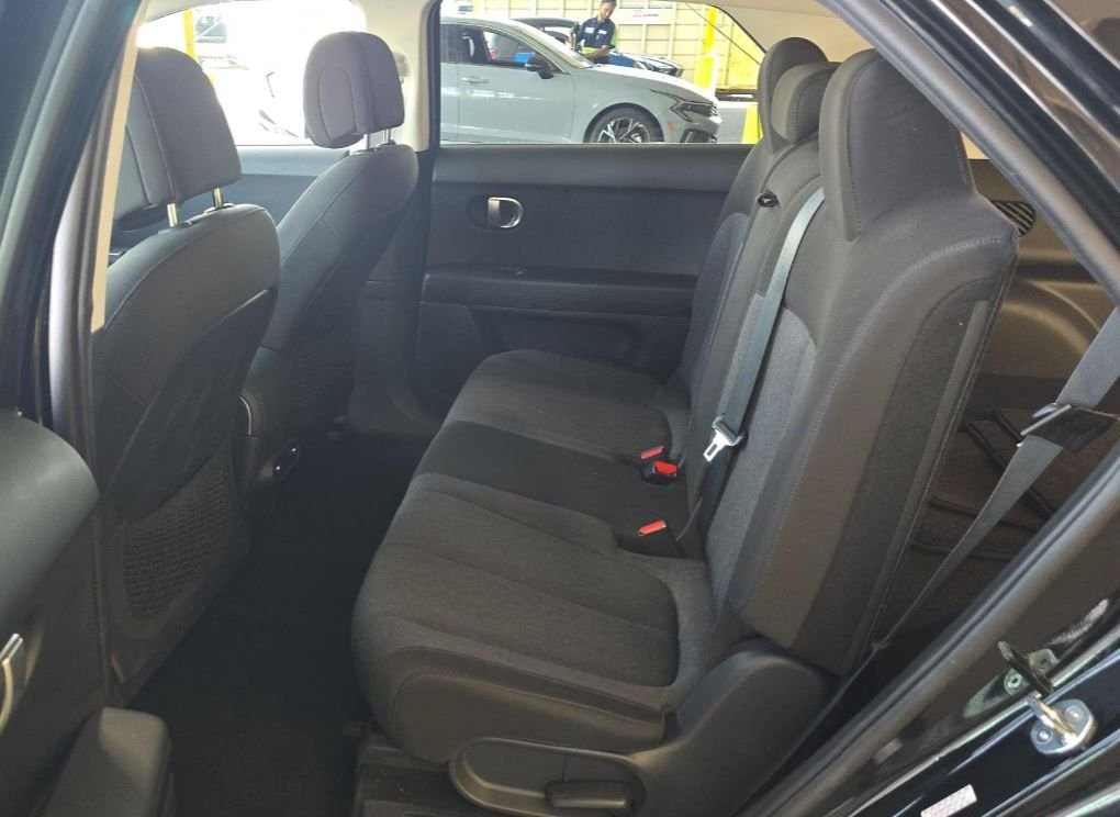 Used 2023 Black Hyundai SE image 11