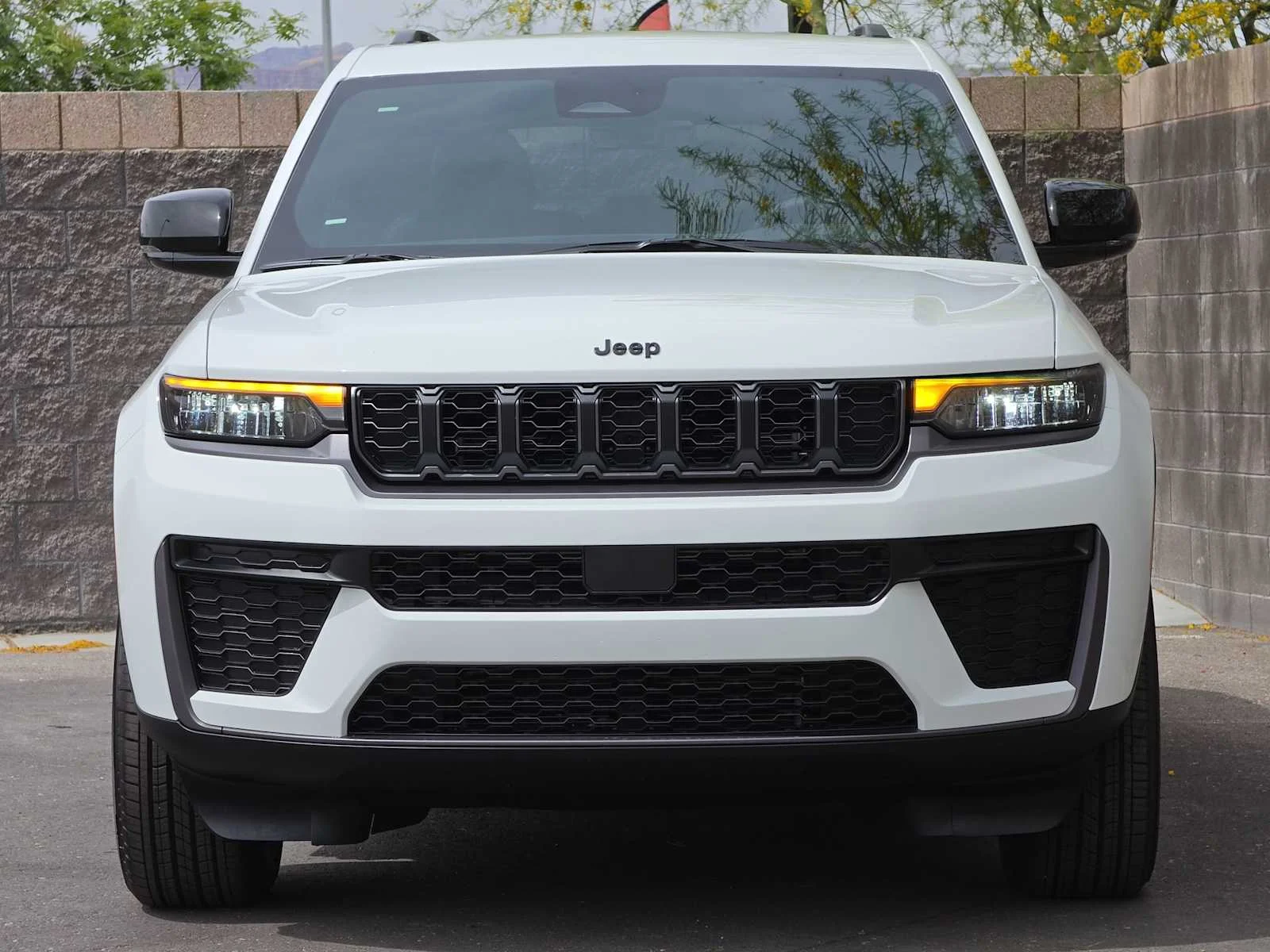 New 2026 Bright White Clear-Coat Exterior Paint Jeep Laredo Altitude image 3