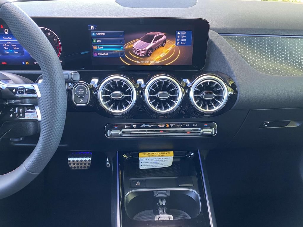 Used 2025 Mountain Grey Metallic Mercedes-Benz GLA 250 image 37
