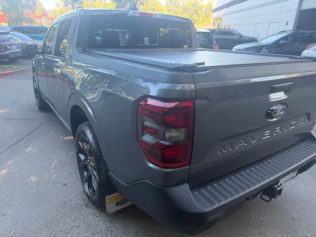 Used 2025 Gray Metallic Ford Lariat image 6