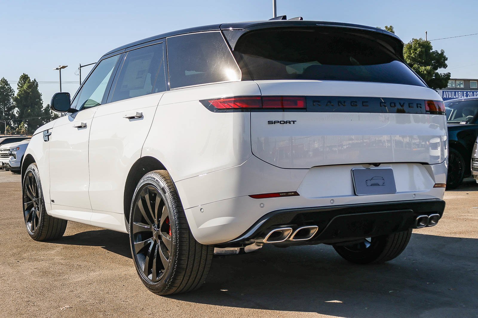 New 2026 Fuji White LAND ROVER Dynamic SE image 7