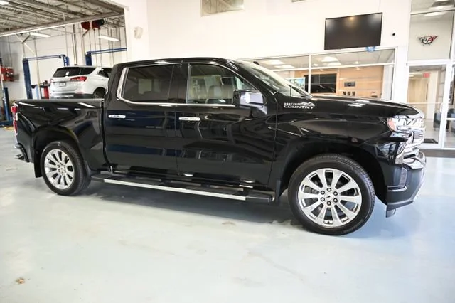 Used 2021 Black Chevrolet High Country image 4