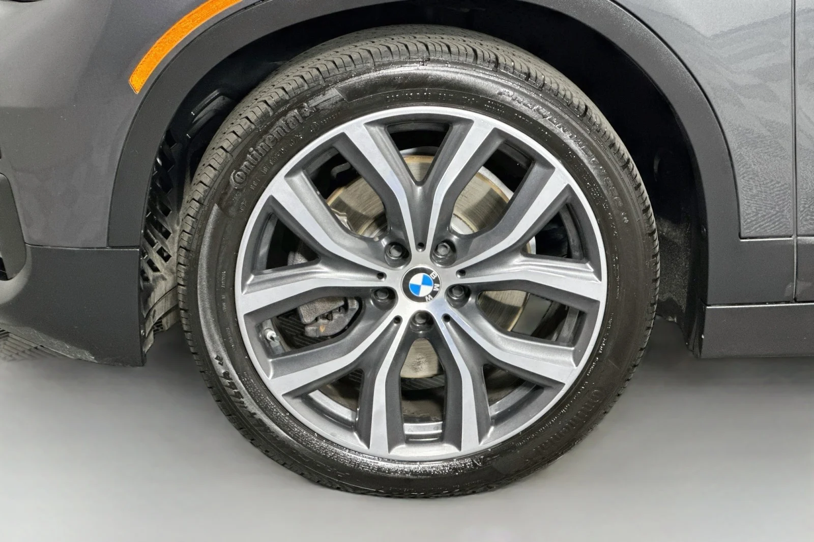 Used 2018 Mineral Gray Metallic BMW xDrive28i image 11