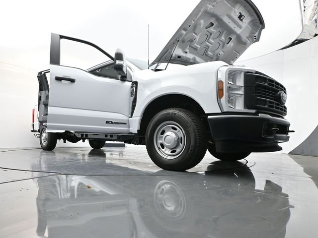 New 2026 Oxford White Ford F-350® XL image 34
